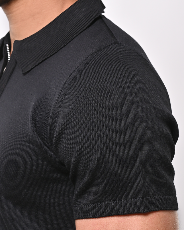 BlackT-shirt with a zipper